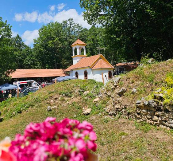 Selo Labukovo, pogled na manastir Vaznesenje Gospodnje, foto: Svrljiške novine