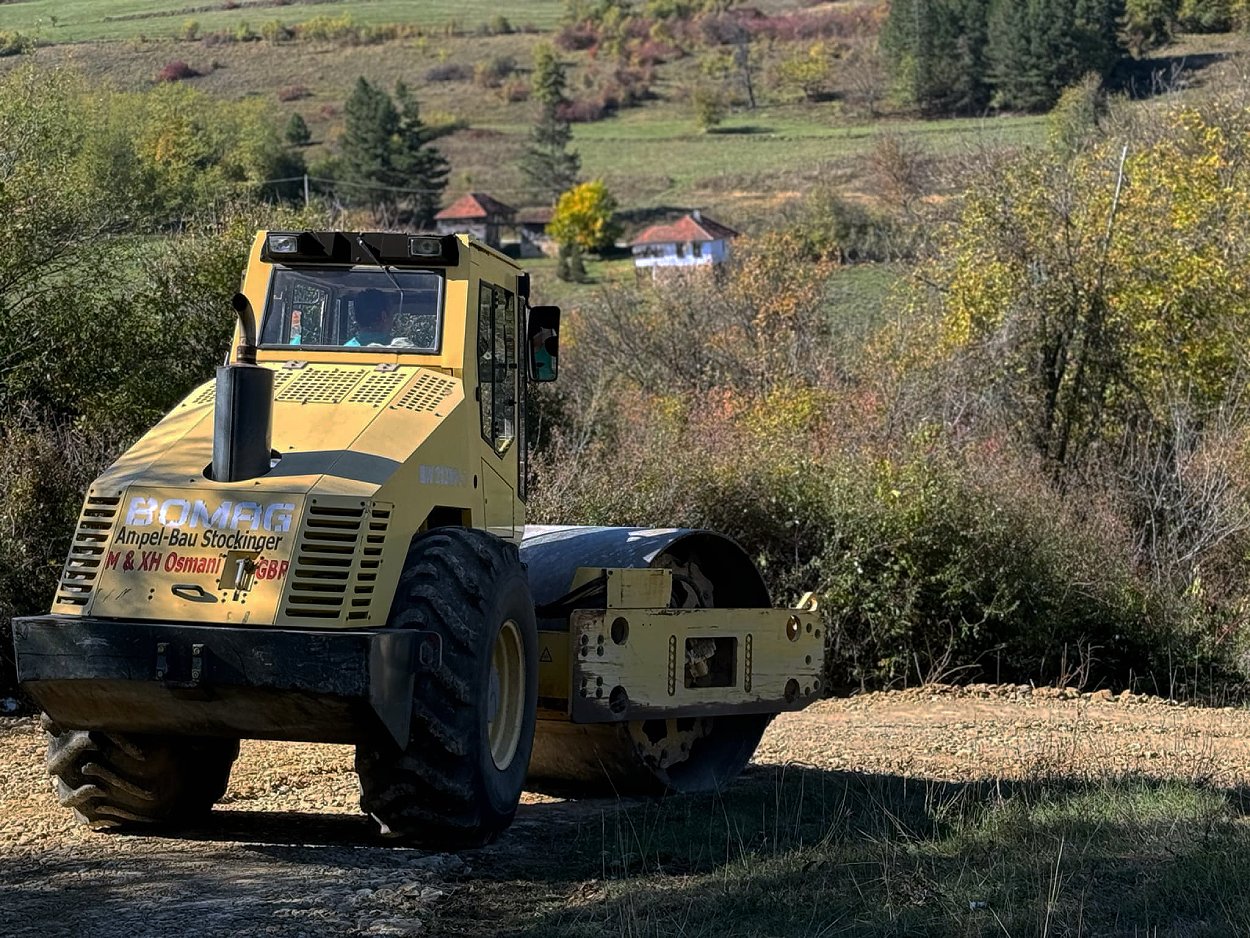 Radovi na popravci puta, put do groblja, selo Vlahovo, foto: Svrljiške novine